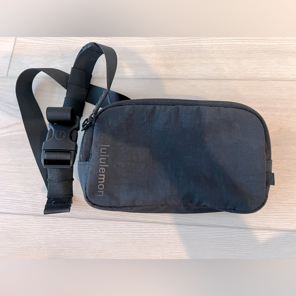 Lululemon bag
